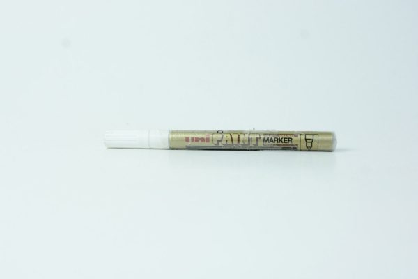 MARCADOR UNI-PAINT ULTRA FINO DORADO